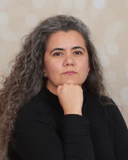 Eliana M Reyes